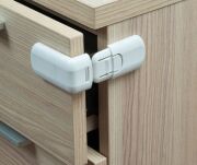 BIAŁE ZABEZPIECZENIE SZAF PRZED DZIEĆMI BLOKADA MEBLI SZAFEK SZUFLAD DRZWICZEK ZABEZPIECZENIA KĄTOWE BOCZNE DLA DZIECI - 9