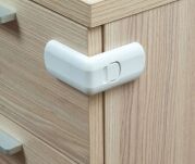 BIAŁE ZABEZPIECZENIE SZAF PRZED DZIEĆMI BLOKADA MEBLI SZAFEK SZUFLAD DRZWICZEK ZABEZPIECZENIA KĄTOWE BOCZNE DLA DZIECI - 8