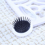 BIAŁA SKŁADANA SZCZOTKA DO ROZCZESYWANIA WŁOSÓW MINI SZCZOTKA DO TOREBKI PODRÓŻNA Z LUSTERKIEM - 4
