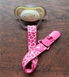 ROŻOWA ŻYRAFA PRZYPINKA ZAWIESZKA DO SMOCZKA NA SMOCZEK Z KLIPSEM DLA DZIEWCZYNKI - 3