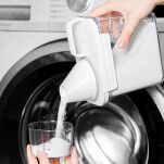POJEMNIK ORGANIZER PUDEŁKO NA PROSZEK PŁYN DO PRANIA PŁUKANIA Z MIARKĄ ZAMYKANE NA DETERGENTY 1100ML - 3